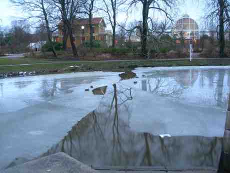 Andvak. Vallgraven mot Trädgårdsföreningen Annandag Jul onsdag 26 december 2012 kl 15.32.