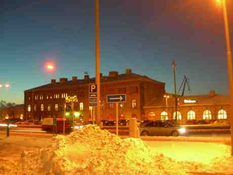 Casino Cosmopol bakom snöhög. Torsdag 6 december 2012 kl 16.34.