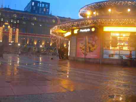 Trumpetare på Drottningtorget blåser ut hela 2012! Nyårsafton måndag 31 december 2012 kl15.33.
