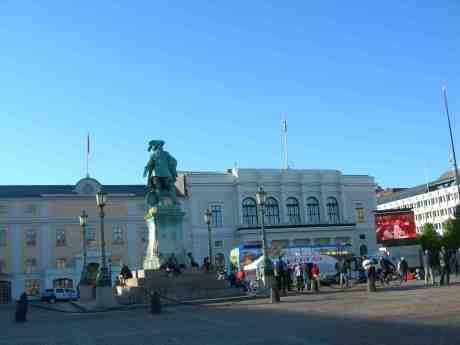  Anneli Hulthén (s) förlorar trängselskattsomröstningen. Förhoppningsvis  slutet för Västsvenska paketet och tågtunneln under Göteborg! Gustaf Adolfs Torg torsdag 23 maj 2013 kl 19.23.