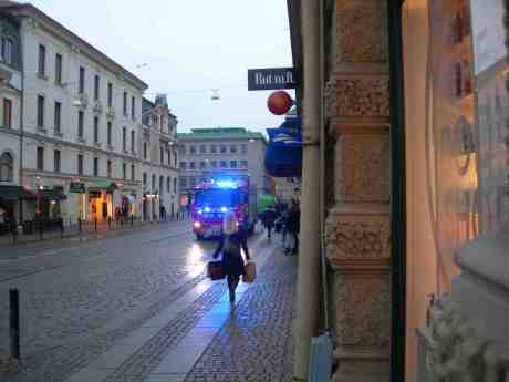 Blåblinksflirt. Södra Hamngatan tisdag 8 januari 2013 kl 15.19.