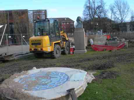 Carl Michael Bellman efter festen på Valborgsmässoafton. Trädgårdsföreningen onsdag 1 maj 2013 kl 18.10.