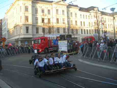 Chalmeristcortègen har anpassat sig trängselskatten. Valand 30 april 2013 kl 20.21.