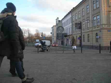 Cykelkrock vid Drottningtorgsbron. Onsdag 13 mars 2013 kl 17.28.
