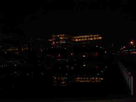 Lilla Bommens hamn speglar husen i sin is i väntan på den avlägsna båtsäsongen. Torsdag 31 januari 2013 kl 17.19.