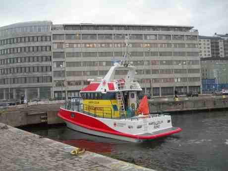 Sjöräddningens Rescue Märta Collin vid Stenpiren. Torsdag 11 april 2013 kl 16.48.