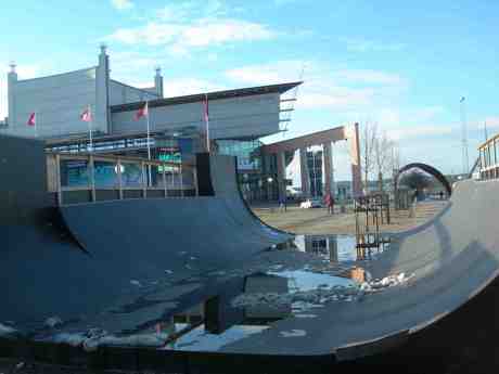 Operan i all sin skateboardrampspegelglans. Söndag 17 mars 2013 kl 16.12.