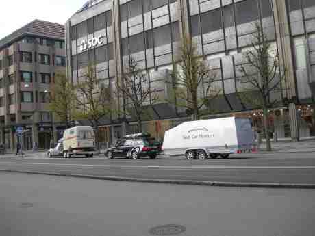 SAAB museibilar på väg till gallerian Nordstan. Tisdag 14 maj 2013 kl 18.59.