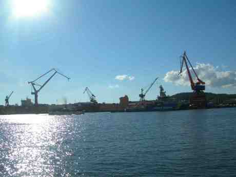 S/S Bohuslän har ångat förbi Coast Guard KBV 003 Amfitrite. Torsdag 30 maj 2013 kl 18.20.