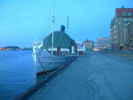 SS Bohuslän vid Skeppsbron. Fredag 8 mars 2013 kl 18.16