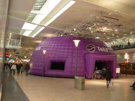 Kortfilmsfestival hos uppblåst Telia. Nordstan söndag 3 februari 2013 kl 17.33.