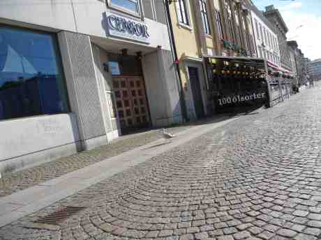 100 öl för en sill! Trutunge på Södra Hamngatan söndag 30 juni 2013 kl 18:22.