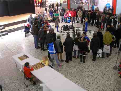 Litet bräde brädat av stort. Nordstan söndag 6 januari 2013 kl 16.04.