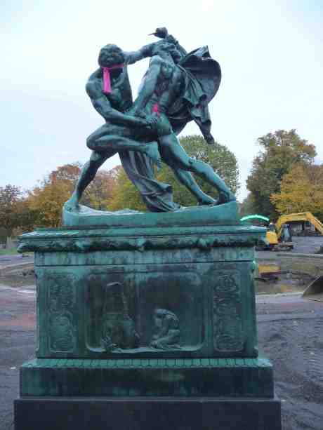 Båttre skära än rista. Bältespännarna i sin park onsdag 9 oktober 2013 kl 18:02.