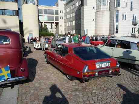 Citroën SM bland bilarna på Lilla Bommens Torg vid barken Viking. Lilla Bommen. Onsdag 17 juli 2013 kl 18:14.