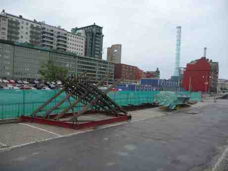 Krigsseglarna och Delaware nere för räkning på Skeppsbron efter förvisning från Stenpiren. Onsdag 3 juli 2013 kl 19:50.