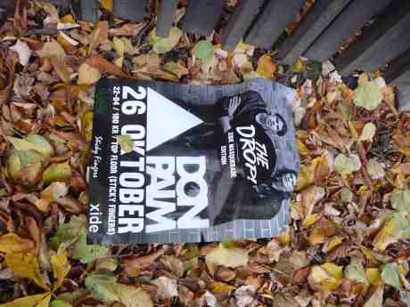 Don Palm på Sticky Fingers lördag 26 oktober. Vid Trädgårdsföreningens staket åt Nya Allén onsdag 23 oktober 2013 kl 17:01.