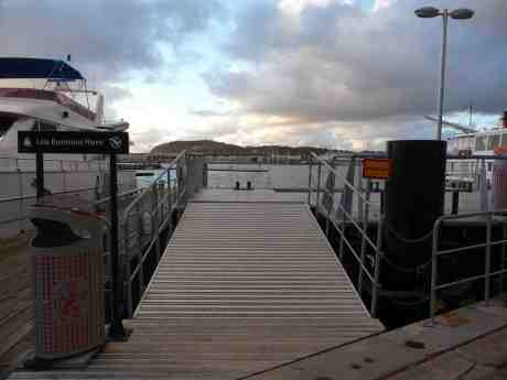 Ingen Älv-Snabben siktad vid Lilla Bommens Hamn på grund av färjestrejk. Tisdag 5 november 2013 kl 15:34.