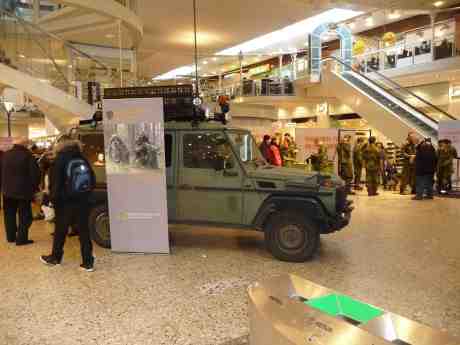 Ny försvarsutredning tillsattes i går – för vilken gång i ordningen? – så Försvaret ska inte skrotas. Nordstadstorget fredag 25 oktober 2013 kl 14:48.