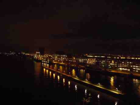 Göta älv åt öster från Göta Älvbron. Måndag 2 december 2013 kl 17:43.