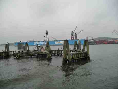 Damen Shiprepair/Götaverken Cityvarvet sparkar 53 anställda och behåller 66. Skarvarna blir kvar på sina dykdalber. Tisdag 8 oktober 2013 kl 14:35.