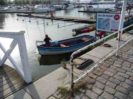Håvfiskare i Lilla Bommens gästhamn. Onsdag 7 augusti 2013 kl 18:30.