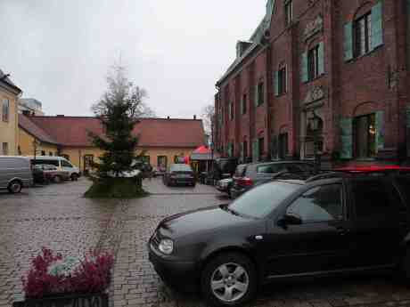 Julmarknadsbestyr i Kronhuset dagen före starten. Fredag 29 november 2013 kl 13:53.