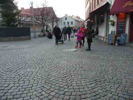 Multimusiker gör succé på Haga Nygatan. Torsdag 28 november 2013 kl 14:51.