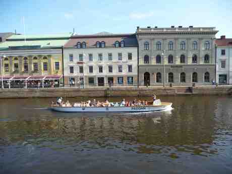 Gamla kära Paddan 4 från 1947 i Stora Hamnkanalen! Lördag 6 juli 2013 kl 17:25.