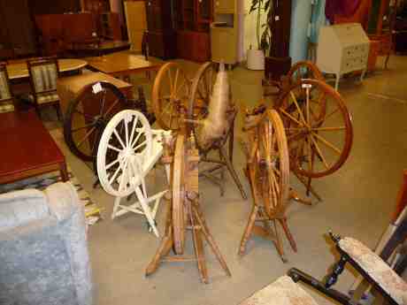 Spinnrockar 50 kronor! Hur kan världens vackraste bruksföremål bara kosta 50 kronor? Holmens Marknad torsdag 3 oktober 2013 kl 15:11.