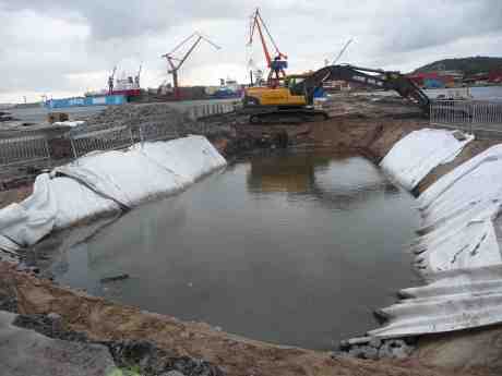 Stenpiren demolerad och urgröpt till bassäng. Undrar vad National Piers Society skulle säga om det? Lördag 21 september 2013 kl 18:27.