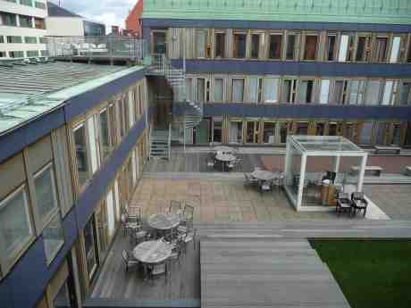 Terrasser på Östra Nordstadens tak. Måndag 19 augusti 2013 kl 13:47.