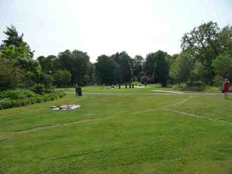 Återställare i Trädgårdsföreningen efter Benny Anderssons orkester. Fredag 19 juli 2013 kl 16:26.
