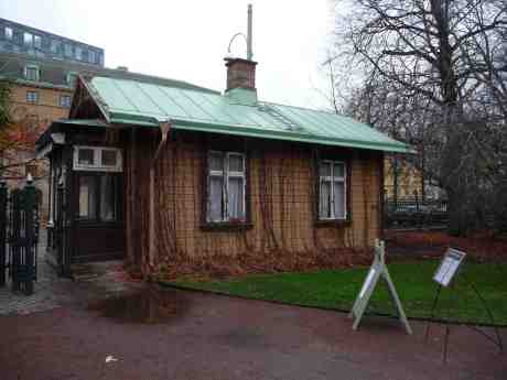 Trädgårdsföreningens Portvaktstuga från 1901 vid Slussen. Torsdag 7 november 2013 kl 14:51.