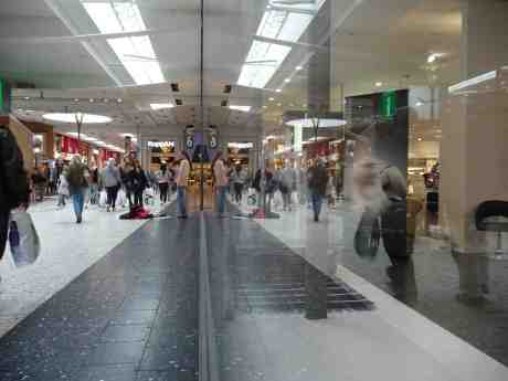 Violinist på Nordstadstorget. Måndag 19 augusti 2013 kl 13:47.