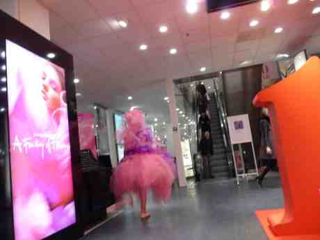 A Fantasy of Flowers på Åhléns i Nordstan. Torsdag 6 mars 2014 kl 16:02.