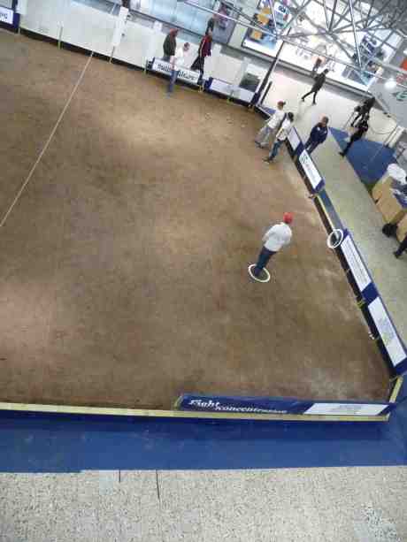 Koncentration! Pétanque! Bouledagar i Nordstan. Måndag 17 mars 2014 kl 20:13.