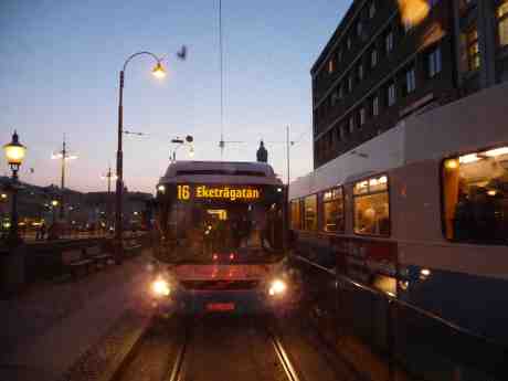 Buss 19 Brunnsparken med destination Eketrägatan på Hisingen. Tisdag 25 februari 2014 kl 17:59.