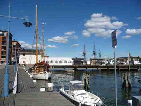 Göteborg och Götheborg – skuta och ostindiefarare. Eriksberg måndag 16 juni 2014 kl 16:23.