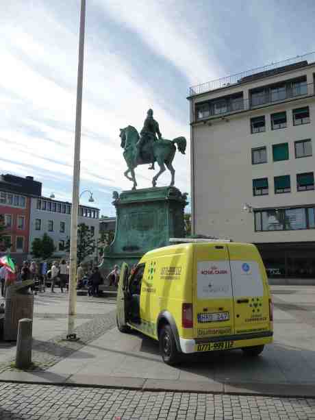 Djurambulansen redo för gamla Kopparmärra. Kungsportsplatsen fredag 30 maj 2014 kl 17:30.