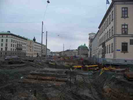 Residensgropen på Södra Hamngatan: Mycket väsen för lite spårvagnsräls. Torsdag 27 mars 2014 kl 14:14.