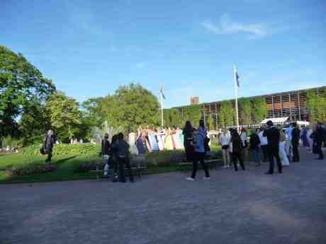 Studentskor i Trädgårdsföreningen. Tisdag 27 maj 2014 kl 19:04.