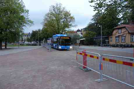 Man upphör aldrig att förvånas. Bältespännarparken byggdes om för att bli en del av entrén till Trädgårdsföreningen. Varpå den livsfarliga cykelbanan blev kvar! Södra Vägen-biten togs bort – och blev bussfil! Buss 18 Johanneberg iBältespännarparken tisdag 23 september 2014 kl 18:30.