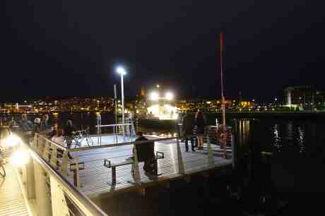 Älv-Snabben 4 ankommer till Lindholmen fredag 29 augusti 2014 kl 21:14.