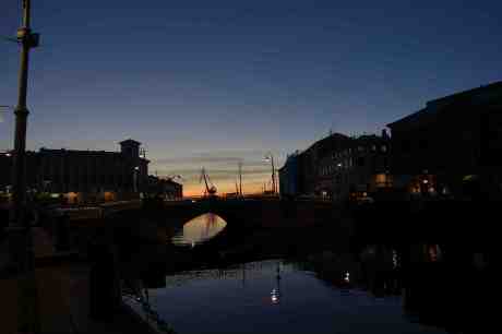Aftonrodnad över Kämpebron. Stora Hamnkanalen tisdag 30 september 2014 kl 19:20.