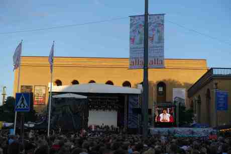 Världsstjärnan Laleh får hela Götaplatsen att både lyssna och sjunga andäktigt! Fredag 15 augusti 2014 kl 20:22.