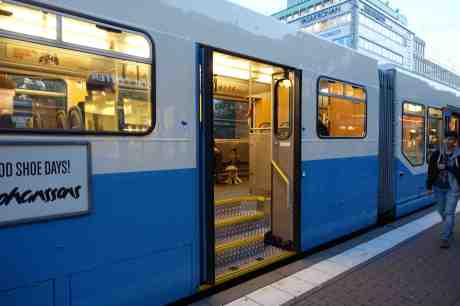 Spårhund. Västra Hamngatan vid Domkyrkan torsdag 2 oktober 2014 kl 18:58.