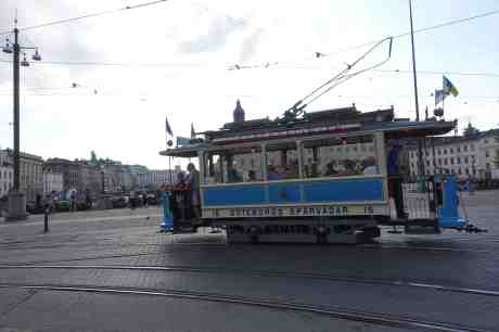 Spårvagn 15 från 1902 på Fontänbron vid Brunnsparken. Tisdag 29 juli 2014 kl 18:03. 