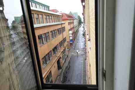 "Måste alltid se åt både vänster och höger i en gatukorsning." Kronhusgatan–Torggatan tisdag 9 september 2014 kl 15:56.