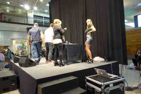 Zara Larsson signerade, showade och charmade alla på Nordstadstorget. Lördag 4 oktober 2014 kl 17:55. 